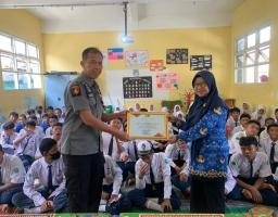Cegah Peredaran Narkoba, Polres Pelabuhan Tanjungperak Gelar Sosialisasi di Sekolah