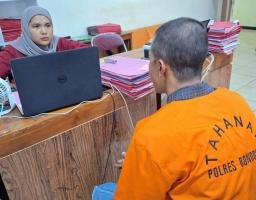 Polres Bondowoso Meringkus Seorang Pria yang Tega Melakukan Pencabulan Kepada Anak Tirinya Sendiri