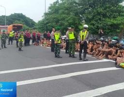 Petugas Gabungan Tertibkan Balap Liar di Lingkar Mas Waru