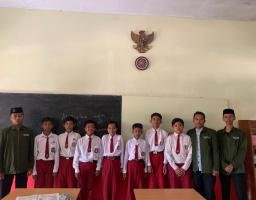 BEM IAI AT-TAQWA BERI PENGAJARAN AGAMA DAN UMUM BAGI ANAK SEKOLAH DASAR