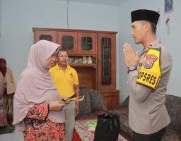 Kapolres Jember Serahkan Santunan untuk Keluarga Anggota KPPS yang Meninggal