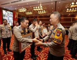 Membanggakan, Polres Nganjuk Terima Piagam Penghargaan Predikat Penilaian Kelas Tinggi dari Ombudsman RI