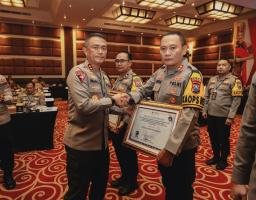 Polres Bondowoso Mendapatkan Penghargaan Kategori Terbaik Dalam Pelayanan Publik Dari Polda Jatim Terkait Penilaian Ombudsman