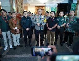 Kapolda Jatim Pastikan Proses Rekapitulasi Pemilu di KPU Jatim Berjalan Aman dan Lancar