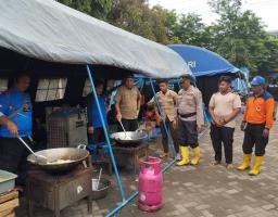 Respon Cepat Tim Gabungan TNI-Polri dan BPBD Probolinggo Tangani Banjir di Tiga Desa Kecamatan Dringu 