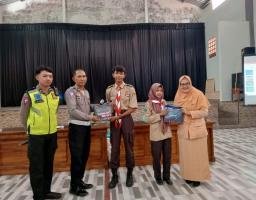 Satlantas Polres Bondowoso Melaksanakan Sosialisasi Dalam Rangka Ops Semeru 2024 Kepada Pelajar