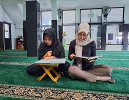 Kapolres Nganjuk Mengajak Anggotanya Mengisi Bulan Ramadan dengan Beribadah, Salah Satunya Membaca Al-Qur’an 