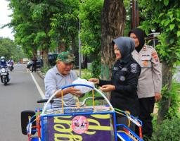 Polres Tuban Berbagi Bersama Masyarakat Melalui Program Sedekah Berkah