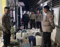 Polres Situbondo Berhasil Amankan Puluhan Jerigen Isi Arak Saat Operasi Pekat Semeru 2024