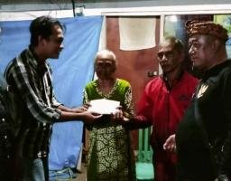 Bantuan pada Keluarga Almarhum Redaktur Pelaksana Wartawan BIN NEWS Ditunaikan oleh Perwakilan Jurnalis Banyuwangi