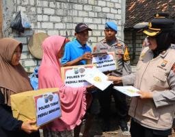 Kapolres Tuban Bersama Kalaksa BPBD Mengunjungi Dan Memberikan Bantuan