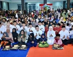 Safari Ramadhan di Kab. Kediri, Pj. Gubernur Adhy Serahkan Santunan 1.000 Anak Yatim