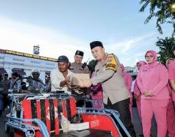 Berbagi Berkah di Bulan Ramadhan, Polrestabes Surabaya Ajak Ratusan Abang Becak Buka Puasa Bersama