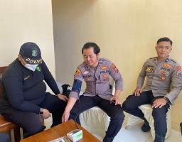 Kapolres Nganjuk Dorong Kesiapan Petugas Pam Operasi Ketupat 2024 dengan Pemberian Suplemen dan Cek Kesehatan 