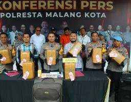 Polresta Malang Kota Berhasil Amankan Kurir Bawa 42 Kg Ganja Nyamar Pemudik