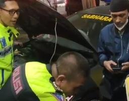 Gercep, Lihat Ada Mobil Mogok Petugas Posyan UB Polresta Malang Kota Bantu Perbaiki