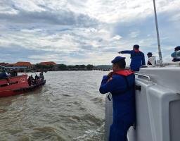 Perayaan Ketupat, Polres Bangkalan Siagakan Personel Pengamanan Lebaran Di Tengah Laut