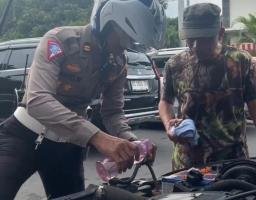 OPS Ketupat Semeru 2024 Polisi Bantu Kendaraan Pemudik Mogok di Kota Kediri