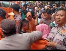 Quick Respon Tim SAR Polres Lamongan dan BPBD Berhasil Temukan Anak yang Tenggelam