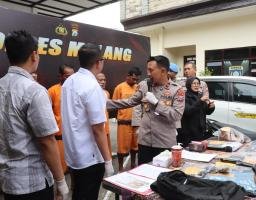 Polres Malang Amankan 4 Tersangka Perampokan di Kalipare, Dua DPO Dikejar