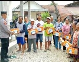 Polres Tulungagung Salurkan Bantuan Sembako Untuk Warga Terdampak Bencana di 3 Desa