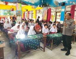 Stop Bullying, Polres Pamekasan Gencar Laksanakan Program Police Goes To School