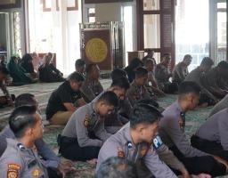 Tingkatkan Imam dan Taqwa Menuju SDM Unggul, Polrestabes Surabaya Gelar Binrohtal
