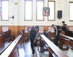 Jelang Kenaikan Isa Almasih Polres Tanjung Perak Sterilisasi Sejumlah Gereja