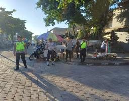 Kapolsek Mengwi Cek PH Pagi Dan Lakukan Pengaturan disimpang Barat Pasar Mengwi