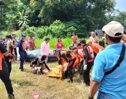 Polisi Bersama Tim Gabungan Berhasil Evakuasi Korban Hanyut di Sungai Brantas Tulungagung