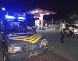 Polsek Mengwi Laksanakan Blue Light Patrol Sambangi SPBU Kapal