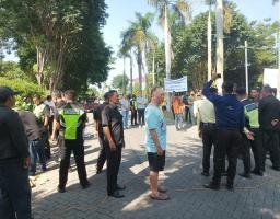 Dirut PT. Dharma Bhakti Adijaya Emosi, Tantang Duel Warga Perumahan Darmo Hill