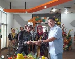 Fikom Unitomo Upgrade Ruang Perkuliahan, Mahasiswa Siap-siap Bet