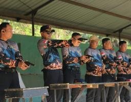 Tingkatkan Sinergi dan Asah Ketangkasan, Ka UPT Pemasyarakatan dan Imigrasi Di Jatim Latihan Menembak Bersama