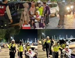 Aksi Polwan Polres Lumajang Sigap Bantu Calon Jamaah Haji Lansia