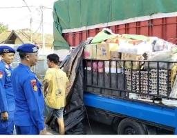 Operasi Sikat Semeru Polisi Periksa Kendaraan dan Barang di Pelabuhan Jangkar Situbondo