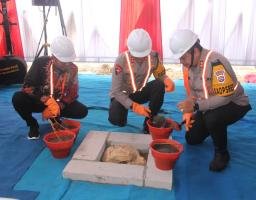 Kapolda Jatim Letakan Batu Pertama Gedung Satya Haprabu Polres Sumenep