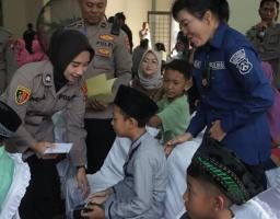 Sambut Hari Bhayangkara ke – 78, Polwan Polres Mojokerto Gelar Bakti Kesehatan