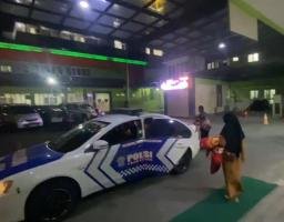 Gerak Cepat Anggota Patwal Polres Nganjuk Tolong Perempuan Alami Pendarahan Dalam