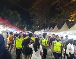 Polres Nganjuk Libatkan Tim Patroli Polwan dalam Pengamanan Pesta Rakyat dan Bazar UMKM