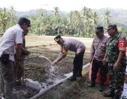 Hari Bhayangkara ke – 78 Polres Pacitan Beri Kado Sumur Dalam Untuk Warga Masyarakat