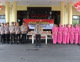 Polres Nganjuk Bersama Pengurus Bhayangkari Cabang Nganjuk Melakukan Anjangsana ke Anggota Dan Purna Polri Yang Sakit