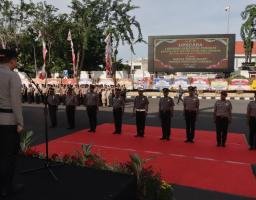 Kapolrestabes Surabaya Pimpin Upacara Kenaikan Pangkat Personel Polrestabes Surabaya