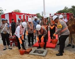 Irwasda Polda Jatim Letakan Batu Pertama Pembangunan Mako Polres Pamekasan