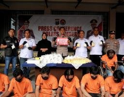 Polres Jember Berhasil Ungkap Pengiriman Ratusan Ribu Butir Okerbaya, 8 Tersangka Diamankan
