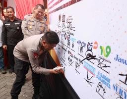 Buka Turnamen Bulutangkis Antar Media, Waka Polda Jatim dan Insan Pers Gelar Deklarasi Pilkada Damai