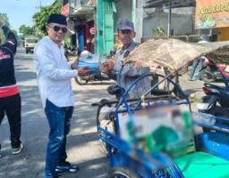 Jumat Berkah Bulan Muharam Ormas Aliansi Madura Indonesia (AMI) Kembali Berbagi Nasi Kotak di Pasar Sidotopo Kidul