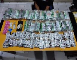 Polres Ngawi Ungkap Peredaran Okerbaya, Tersangka dan Ribuan Pil Koplo Berhasil Diamankan