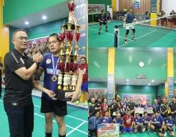 Tutup Turnamen Bulutangkis Antar media Kapolda Jatim Eksibisi Match Vs Juara 1