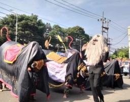 Memeriahkan Hari Bhayangkara ke-78, Polresta Malang Kota Mengadakan Kesenian Bantengan
